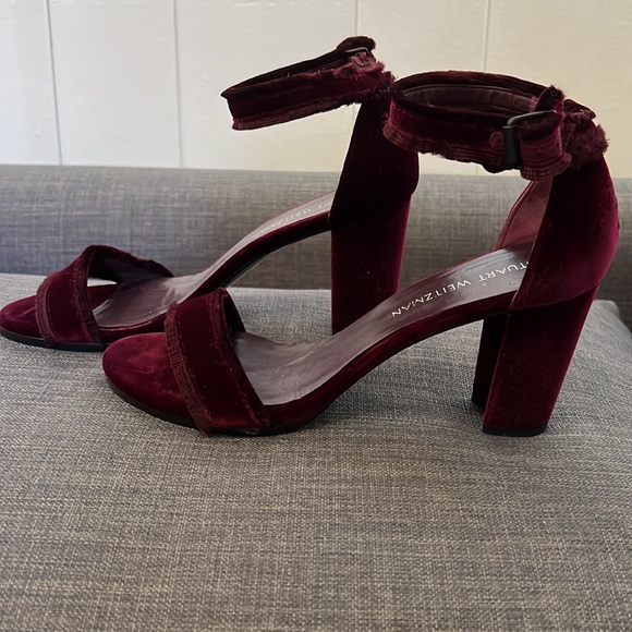 Authentic Stuart Weitzman velvet heels - Picture 2 of 11